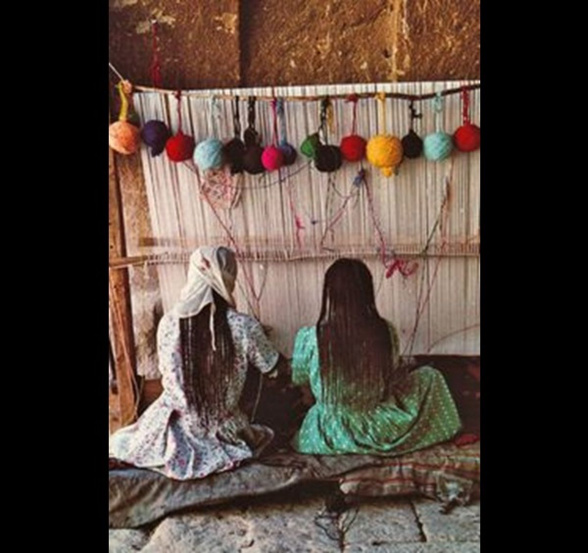 THE GRACEFULLY BEAUTIFUL JOURNEY OF HANDWOVEN RUG MAKING 